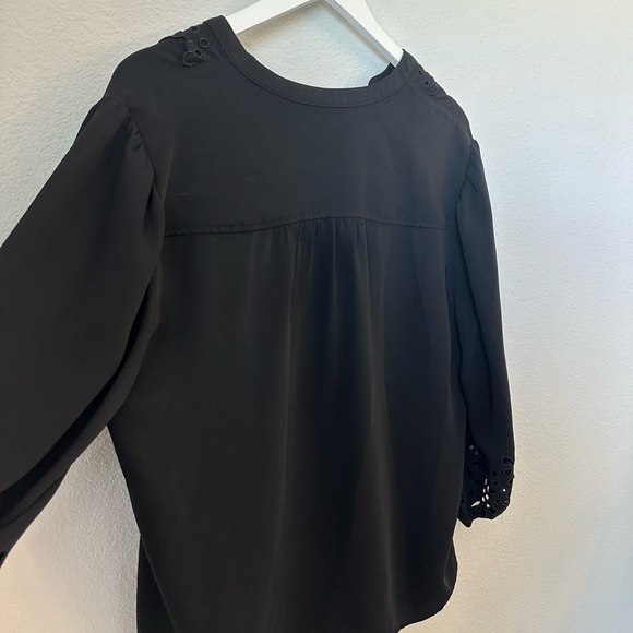 ☀️ CHICO’S Satin Eyelet Popover Blouse - Picture 8 of 15